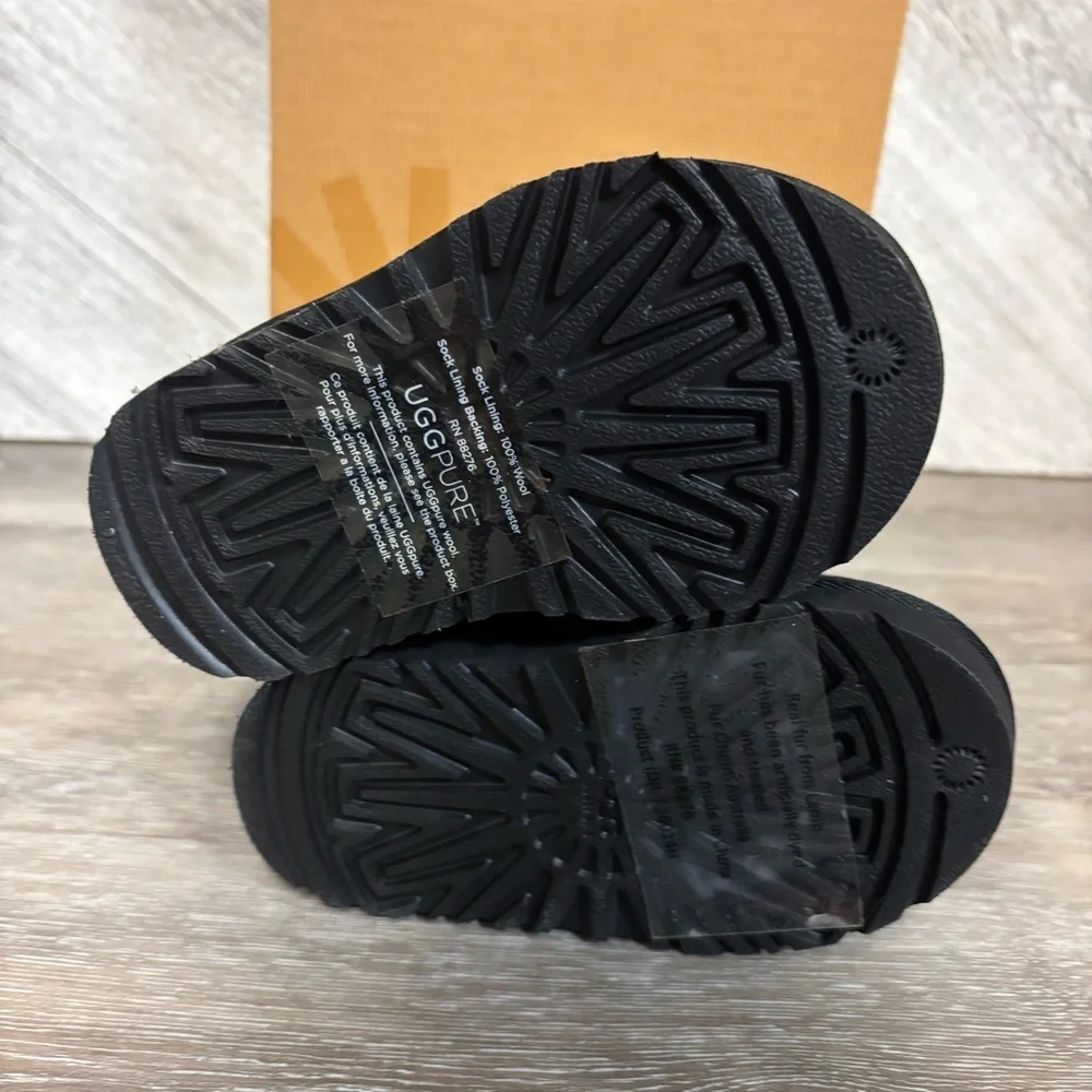 UGG Australia | Classic Short Boots In Black Size 6 Toddler Kids NEW